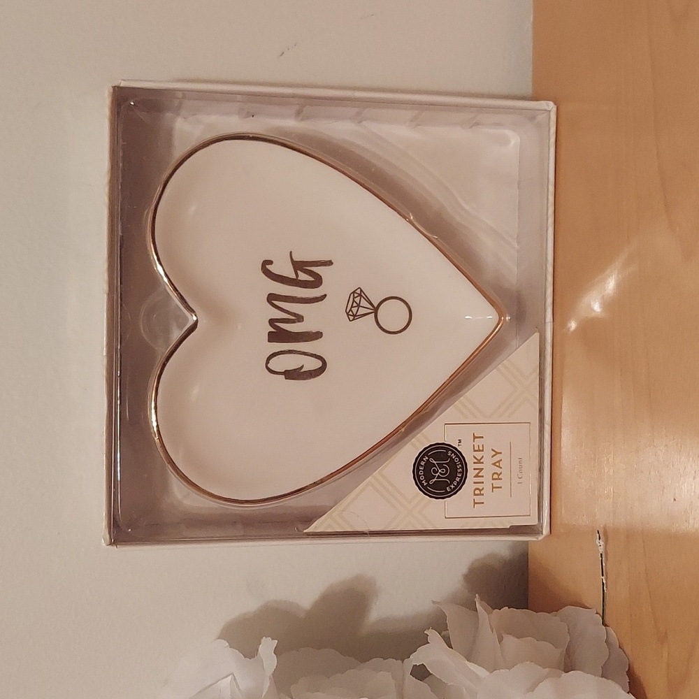 Modern Expressions OMG Diamond Ring Heart Shaped Ceramic Trinket Tray Cream Gold